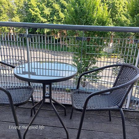 Balcony-View With Free And Secured Parking Manchester Exterior foto