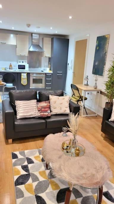 Balcony-View With Free And Secured Parking Manchester Exterior foto